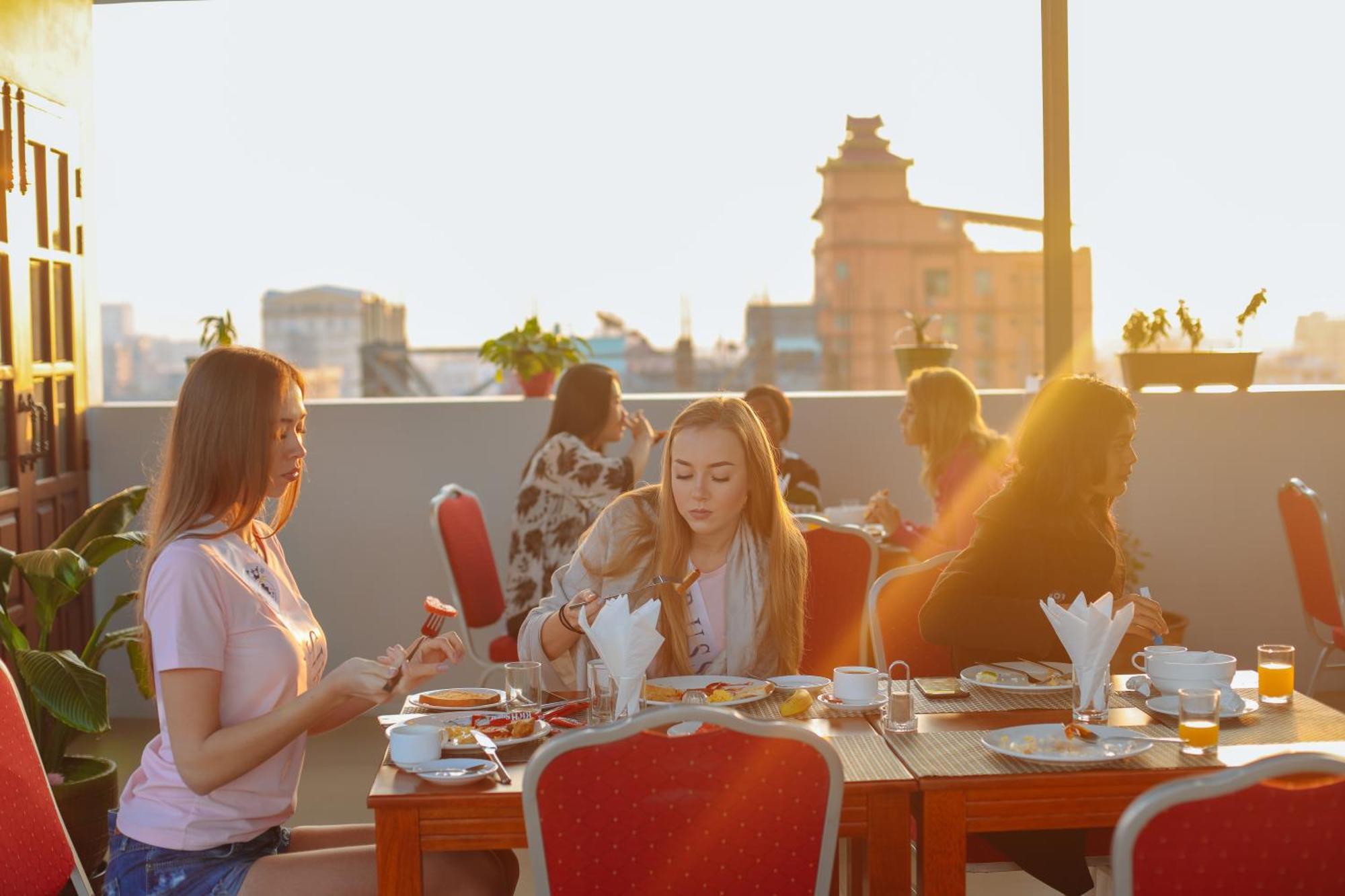 Grand Central Hotel Mandalaj Zewnętrze zdjęcie